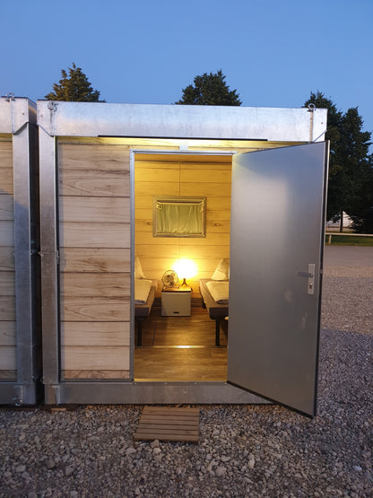 Pop-up hotel room (2 people)